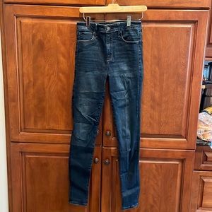 Abercrombie high rise 26